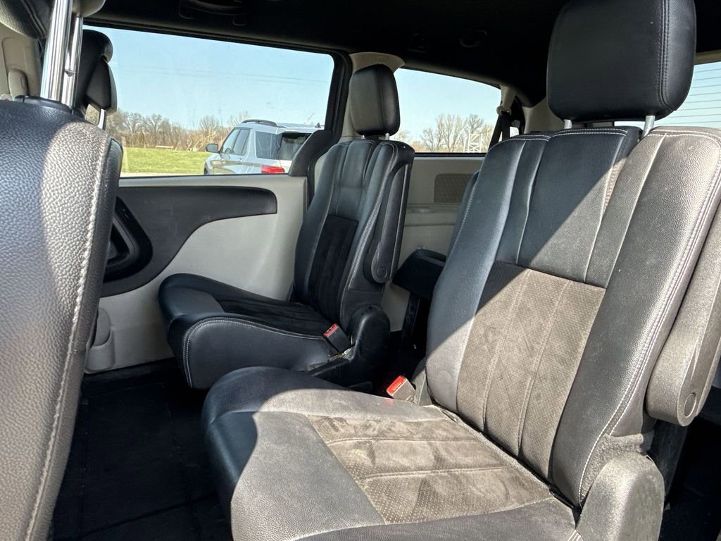 Used 2017 Dodge Grand Caravan SXT image 22