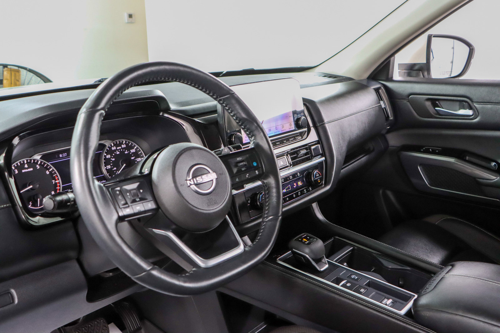 Used 2023 Nissan Pathfinder SL w/ Lighting Package (N92) image 22