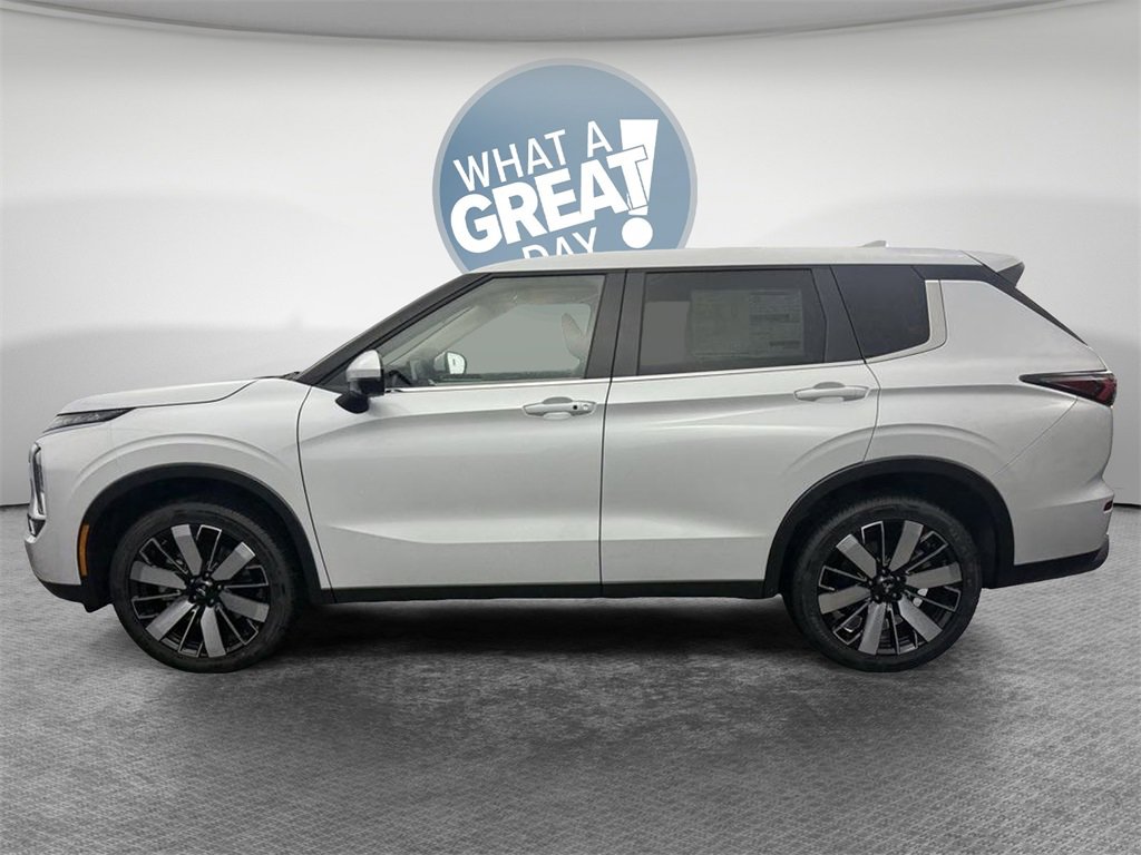 New 2025 Mitsubishi Outlander SE image 7