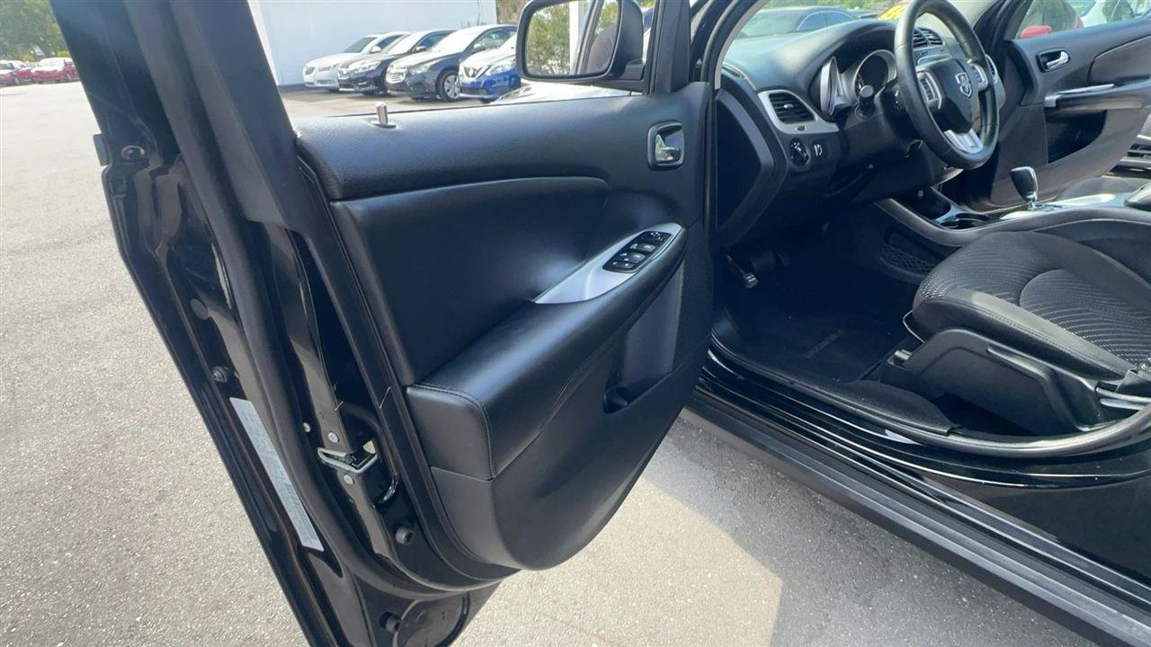 Used 2015 Dodge Journey SXT w/ Flexible Seating Group FWD image 29
