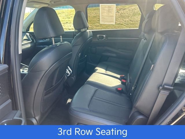 Used 2025 Kia Sorento S image 18