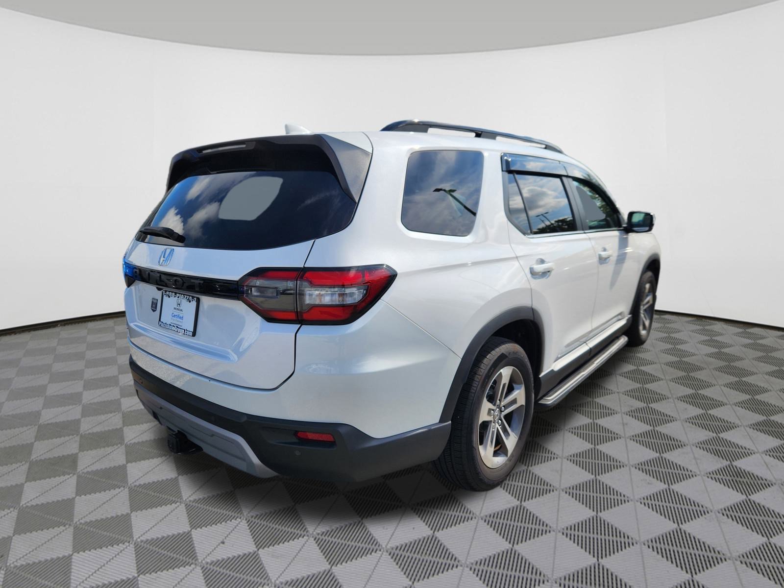 Certified 2025 Honda Pilot EX-L image 4