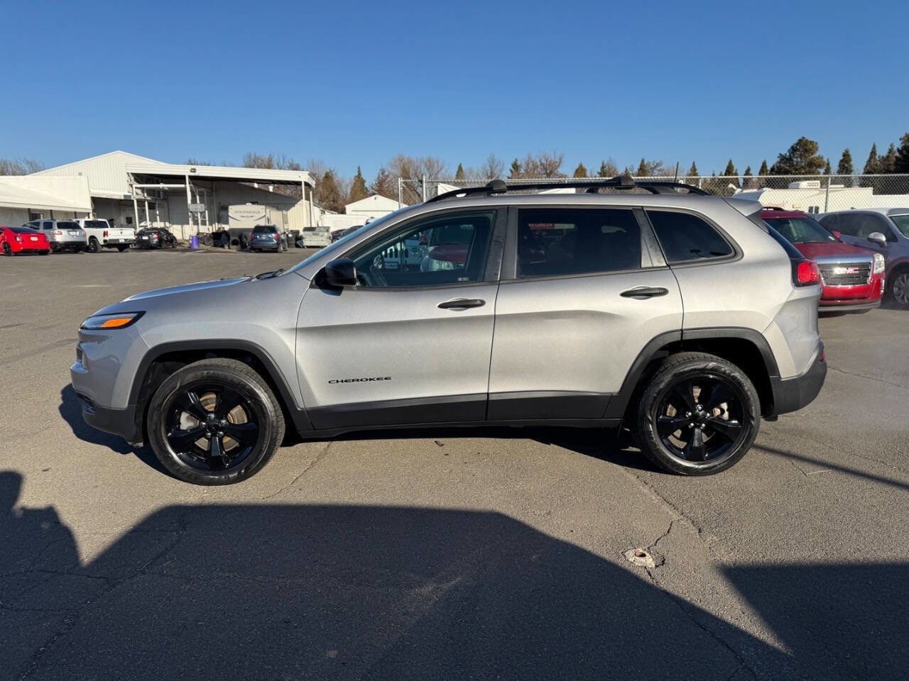 Used 2017 Jeep Cherokee Sport image 2