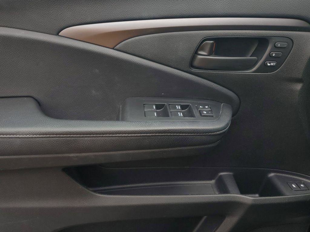 Used 2024 Honda Passport EX-L image 12