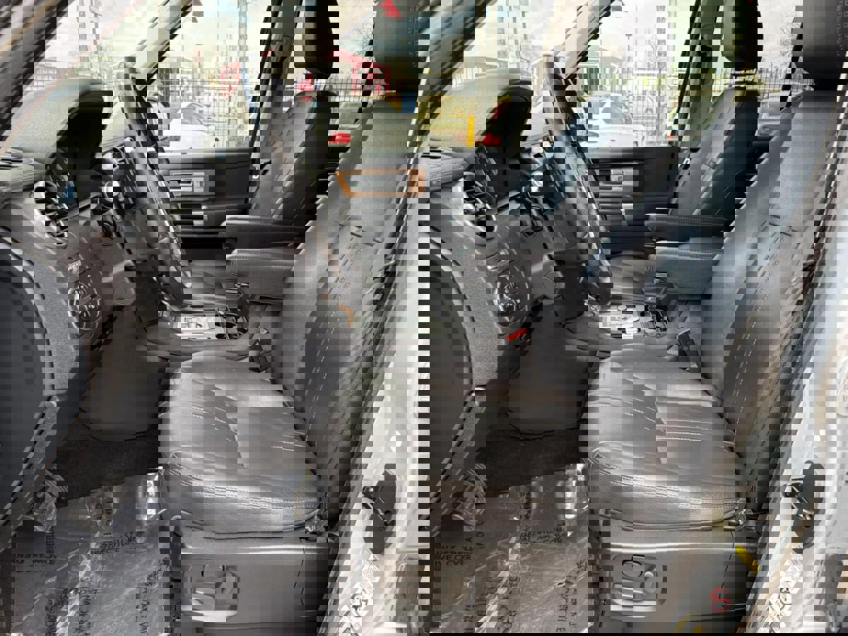 Used 2016 Land Rover LR4 image 9