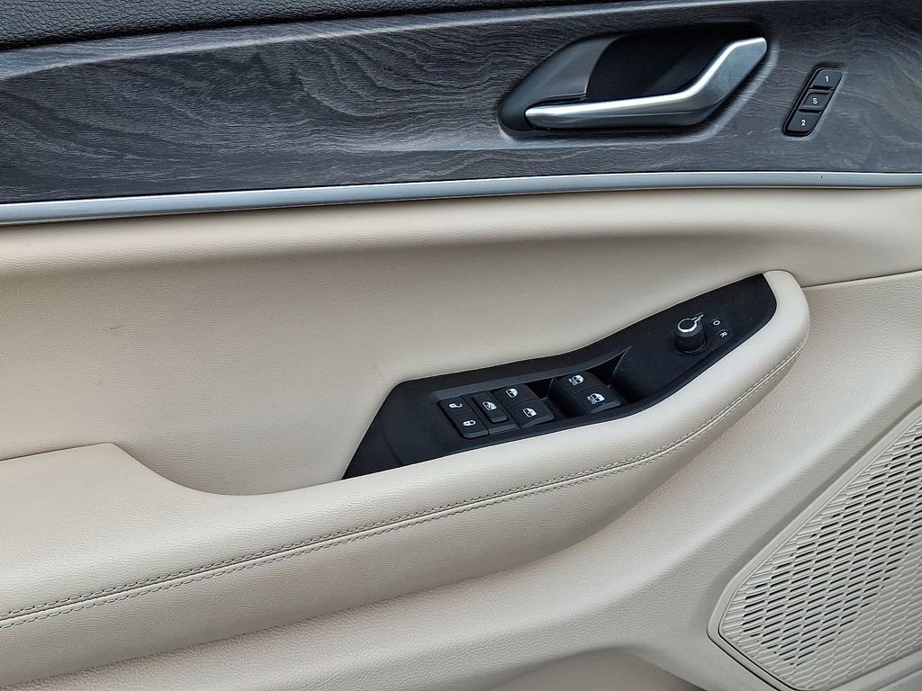 Used 2023 Jeep Grand Cherokee L Limited w/ Luxury Tech Group II image 12