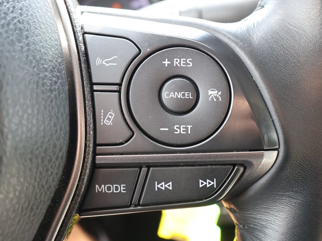 Used 2022 Toyota Camry SE FWD image 17