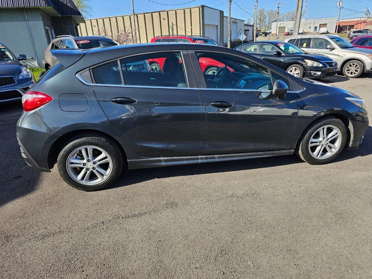 Used 2018 Chevrolet Cruze LT w/ Convenience Package FWD image 11