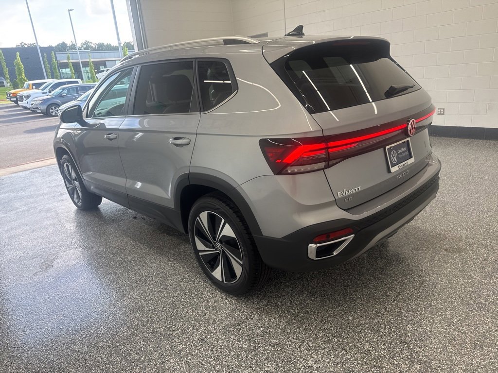 Certified 2025 Volkswagen Taos SE image 2
