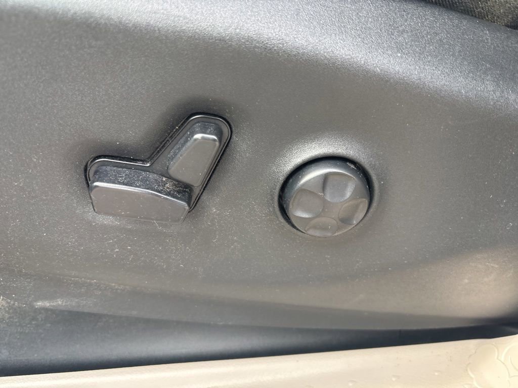 Used 2018 Chrysler Pacifica Touring-L FWD image 11