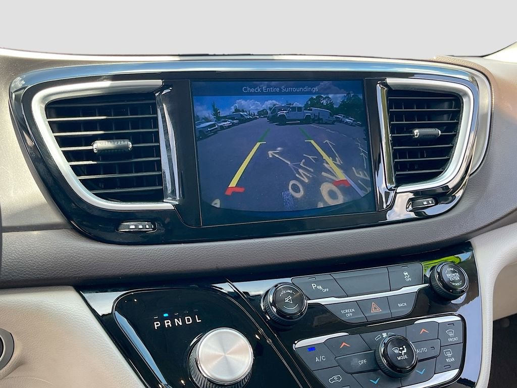 Used 2017 Chrysler Pacifica Touring-L Plus FWD image 13