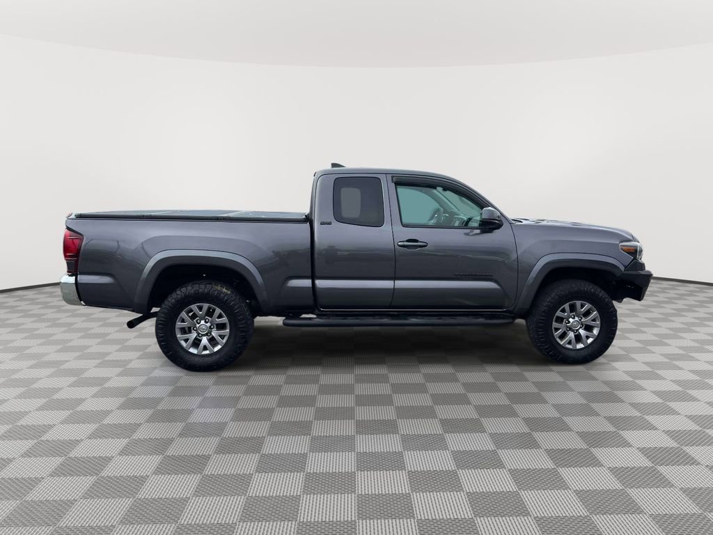 Used 2019 Toyota Tacoma SR5 w/ SR5 Appearance Package (SM) AWD/4WD image 2