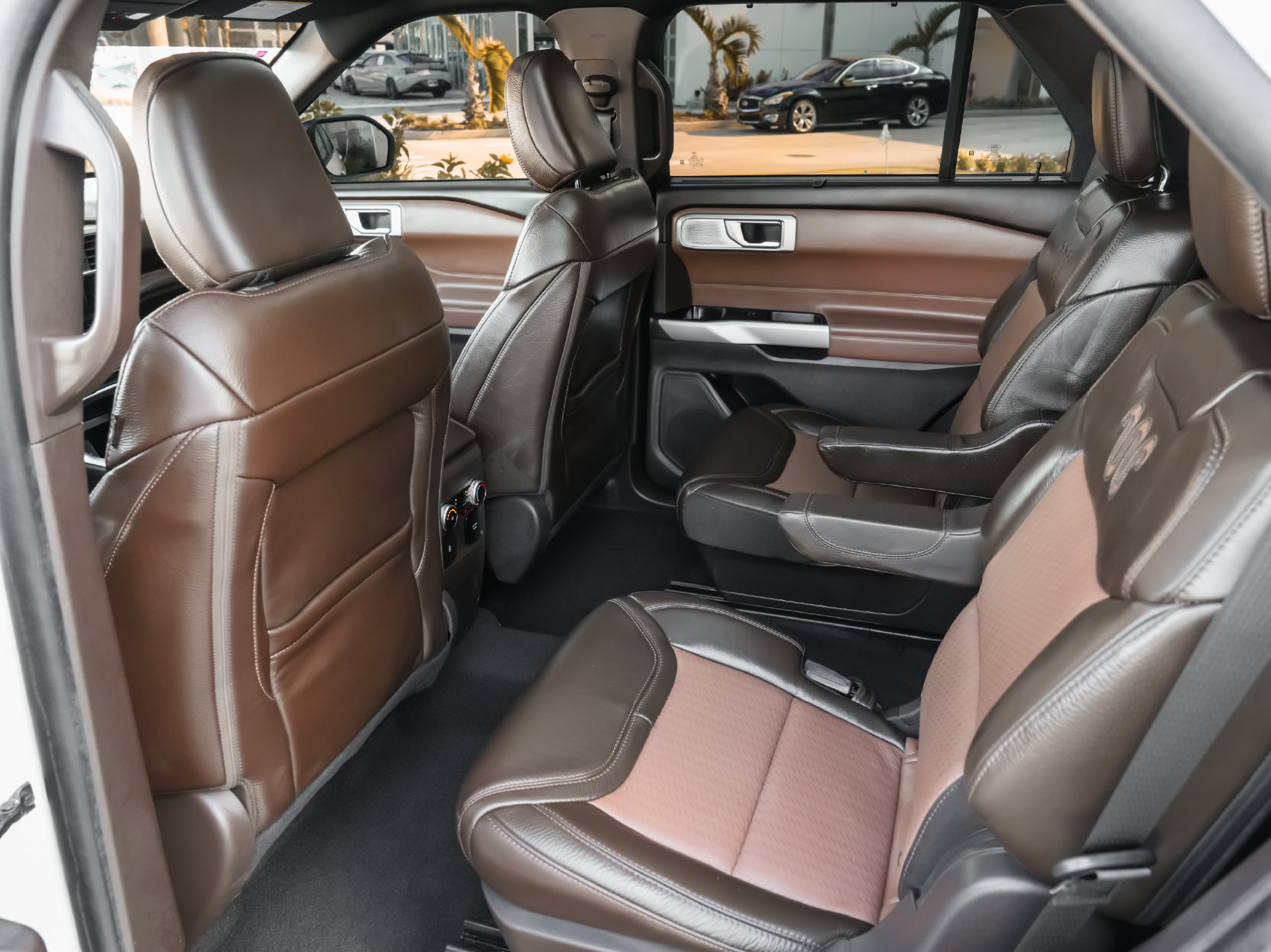 Used 2024 Ford Explorer King Ranch w/ Technology Package RWD image 6