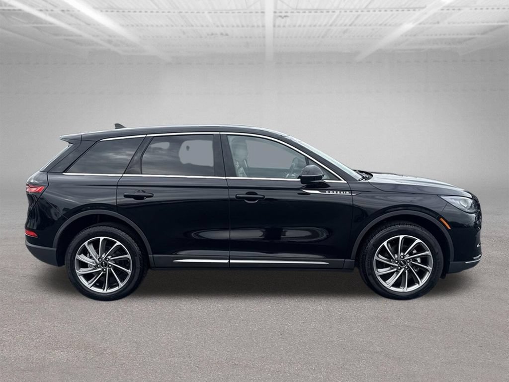 Used 2023 Lincoln Corsair AWD w/ Equipment Group 101A image 2