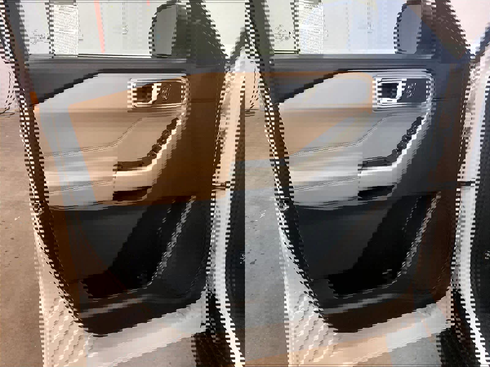 Used 2020 Ford Explorer XLT w/ Equipment Group 202A image 21