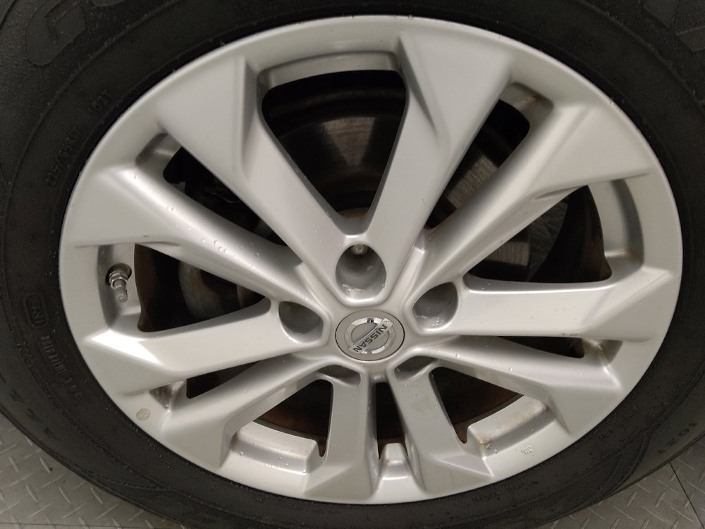 Used 2015 Nissan Rogue SV w/ SV Premium Package image 31