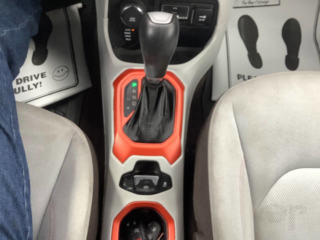 Used 2015 Jeep Renegade Latitude w/ Popular Equipment Group AWD/4WD image 40