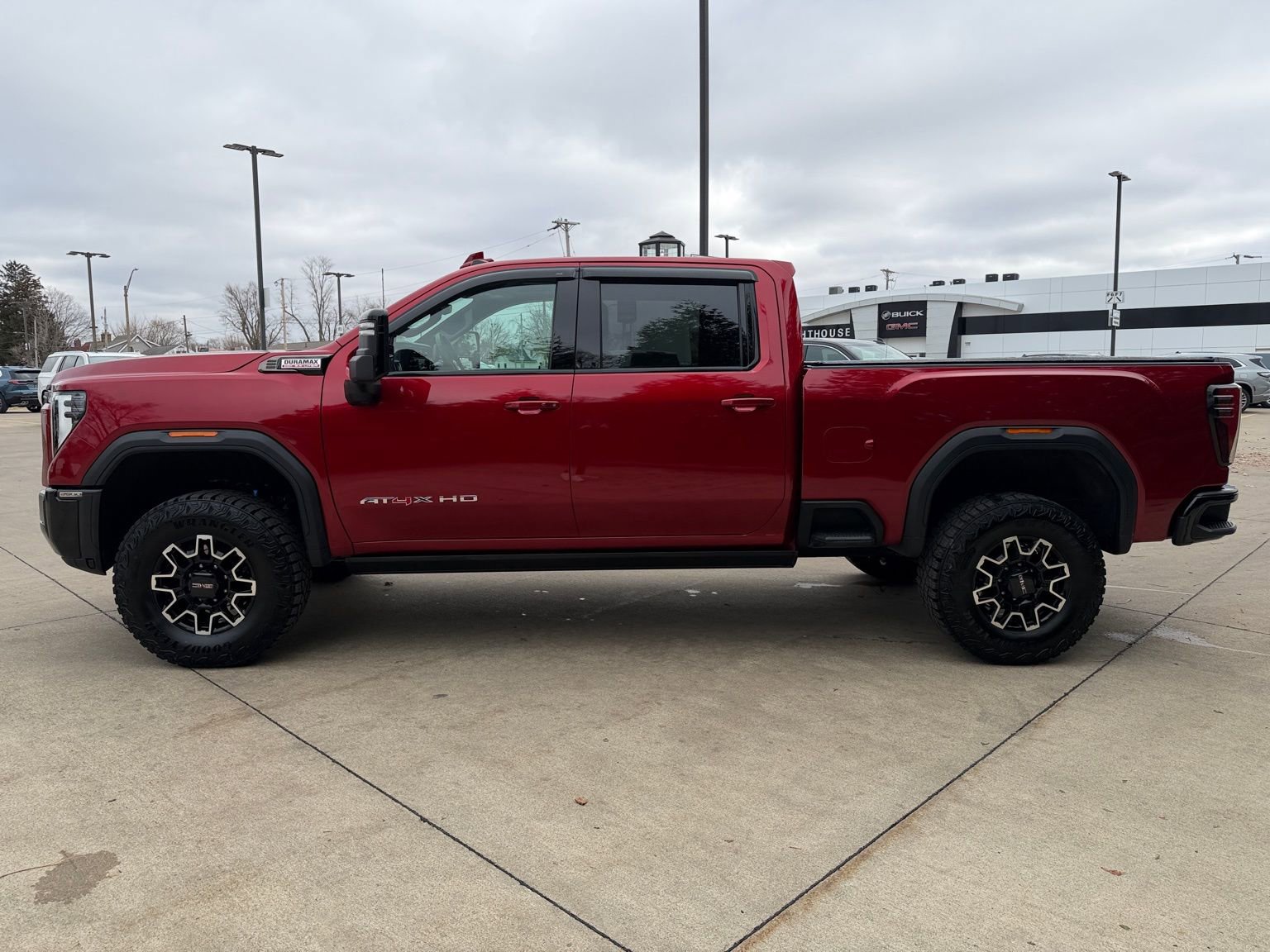 Used 2025 GMC Sierra 2500 AT4X image 8