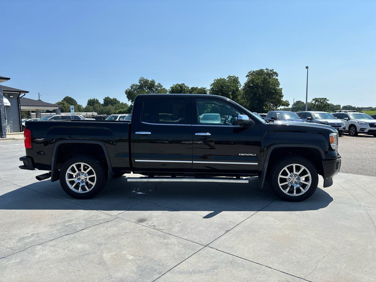 Used 2014 GMC Sierra 1500 Denali w/ Driver Alert Package AWD/4WD image 3
