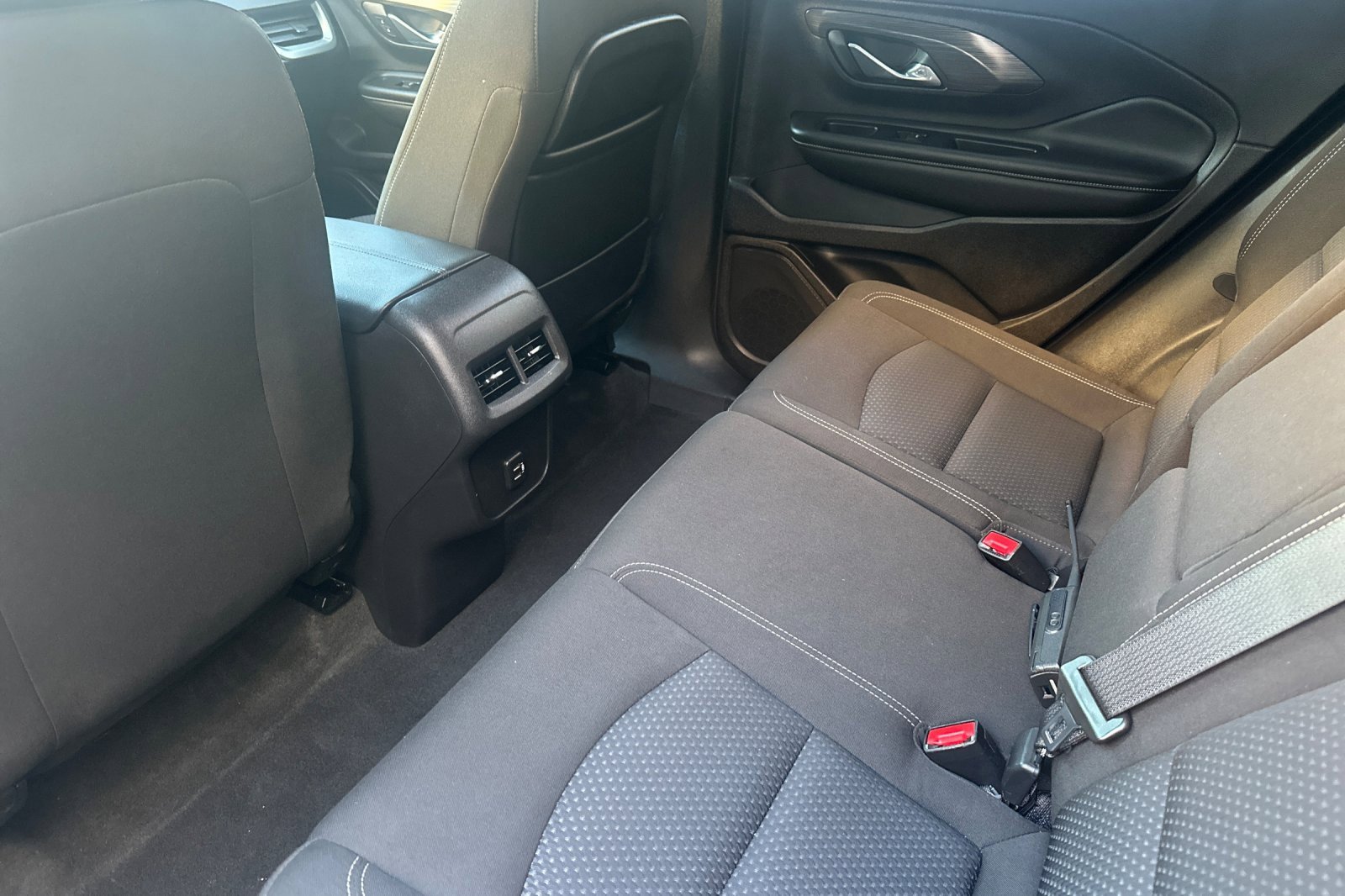 Used 2024 GMC Terrain SLE w/ Elevation Edition image 14