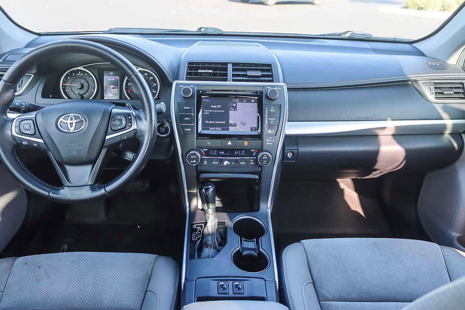 Used 2015 Toyota Camry XSE image 11