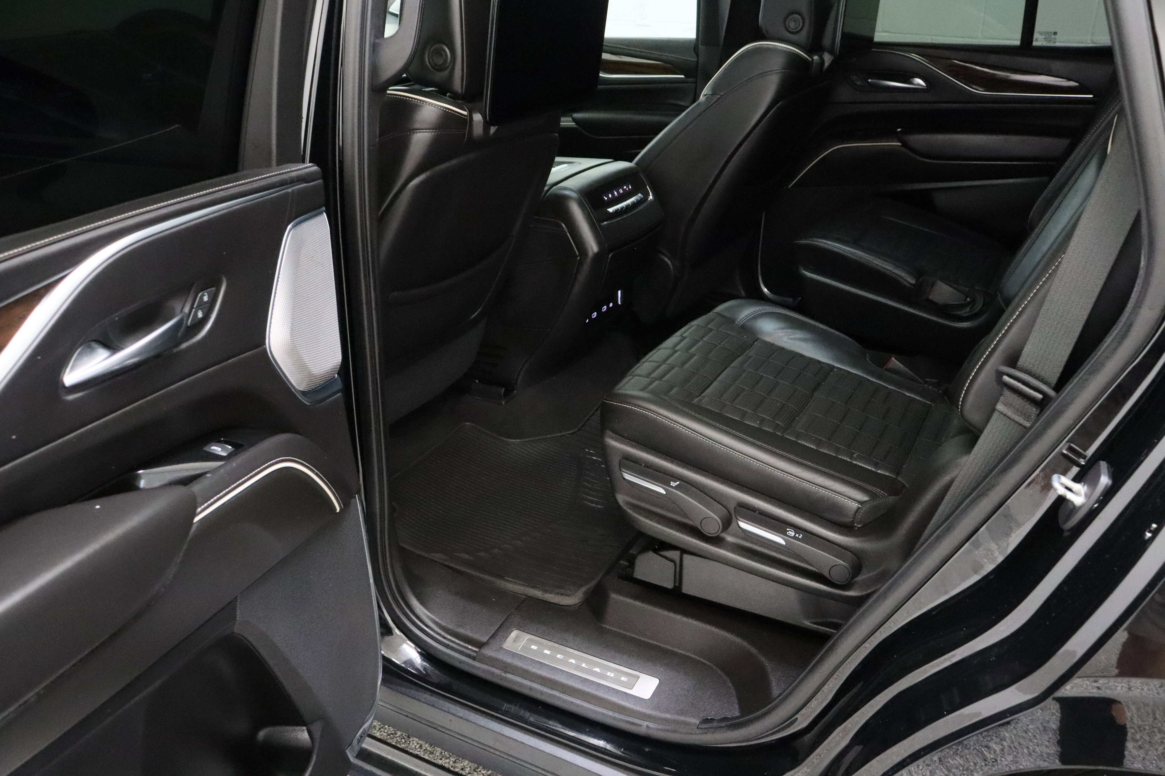 Used 2021 Cadillac Escalade Sport Platinum w/ Heavy-Duty Trailer Package image 35