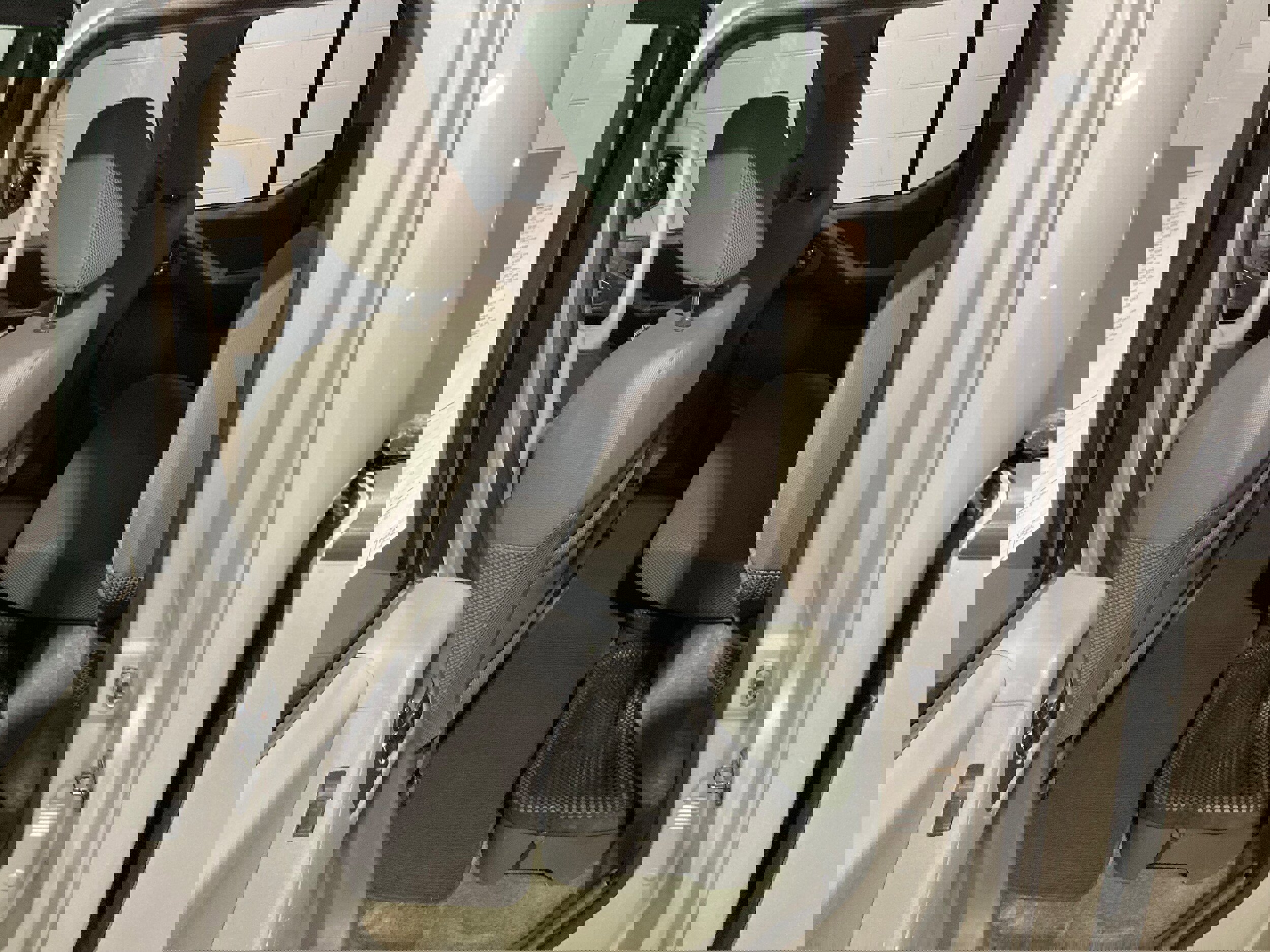 Used 2015 Nissan Frontier SV image 18