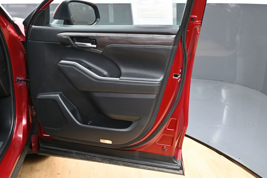 Used 2021 Toyota Highlander Platinum AWD/4WD image 40