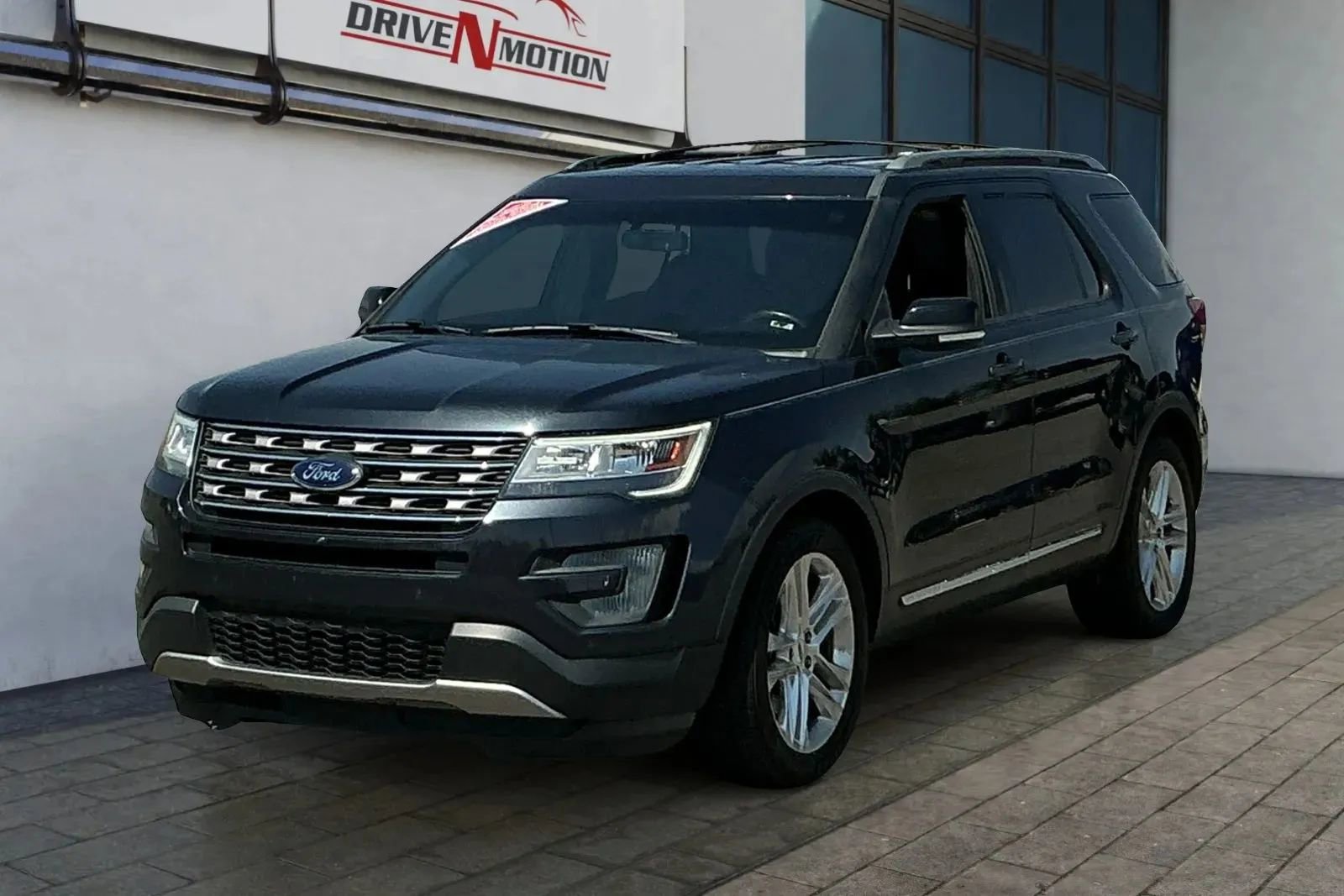 Used 2017 Ford Explorer XLT w/ Equipment Group 202A image 6