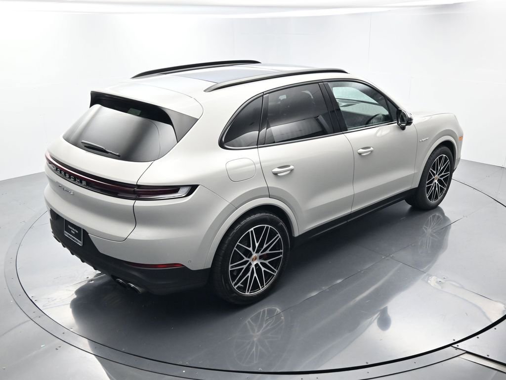 Certified 2025 Porsche Cayenne S image 42