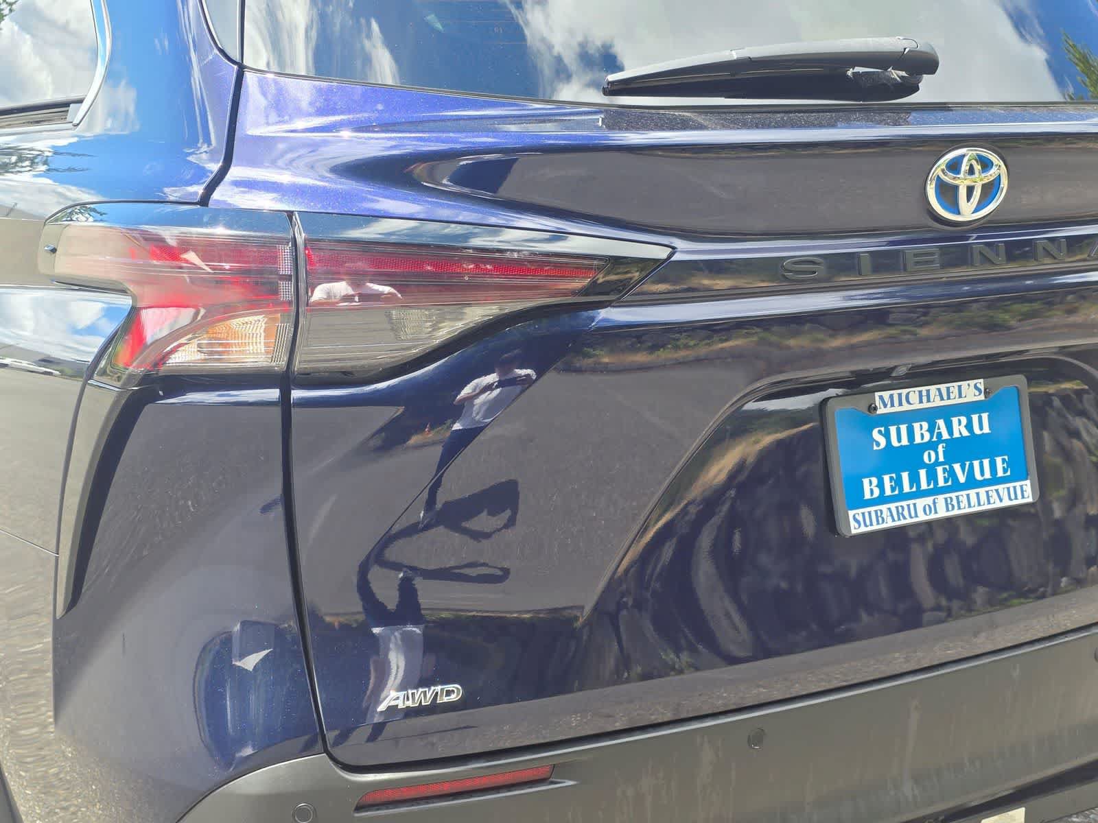 Used 2023 Toyota Sienna XLE AWD/4WD image 7