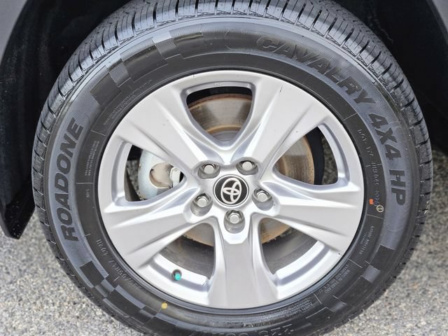 Used 2025 Toyota RAV4 XLE FWD image 10