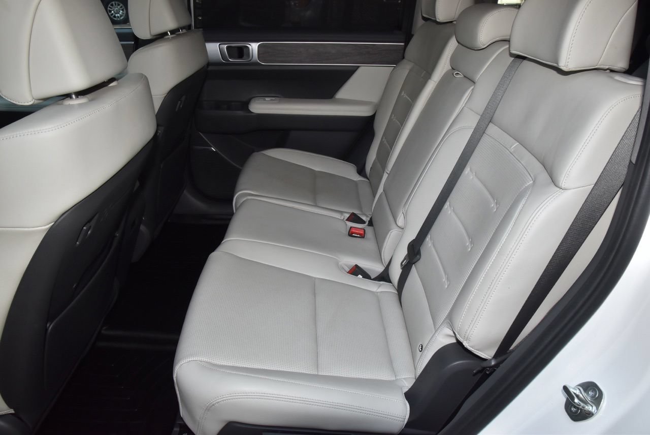 Used 2024 Hyundai Santa Fe Limited FWD image 14