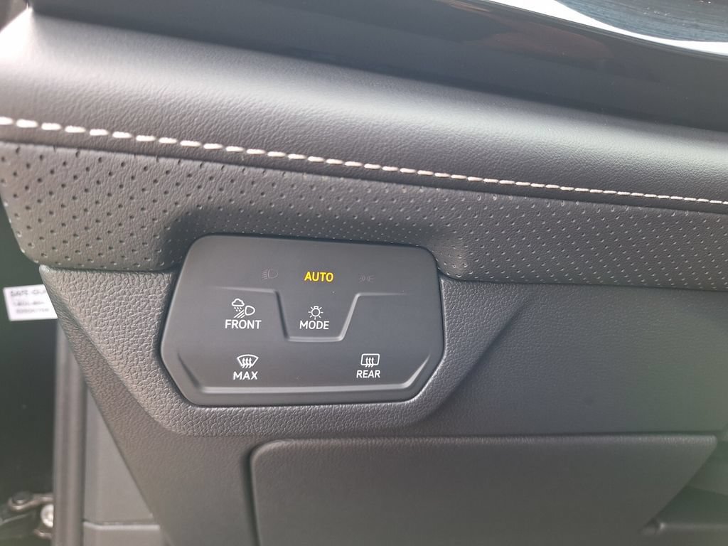 Used 2025 Volkswagen Atlas SE FWD image 25