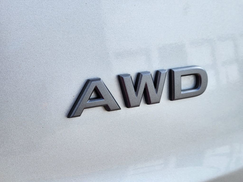 Used 2024 Nissan Rogue S image 15