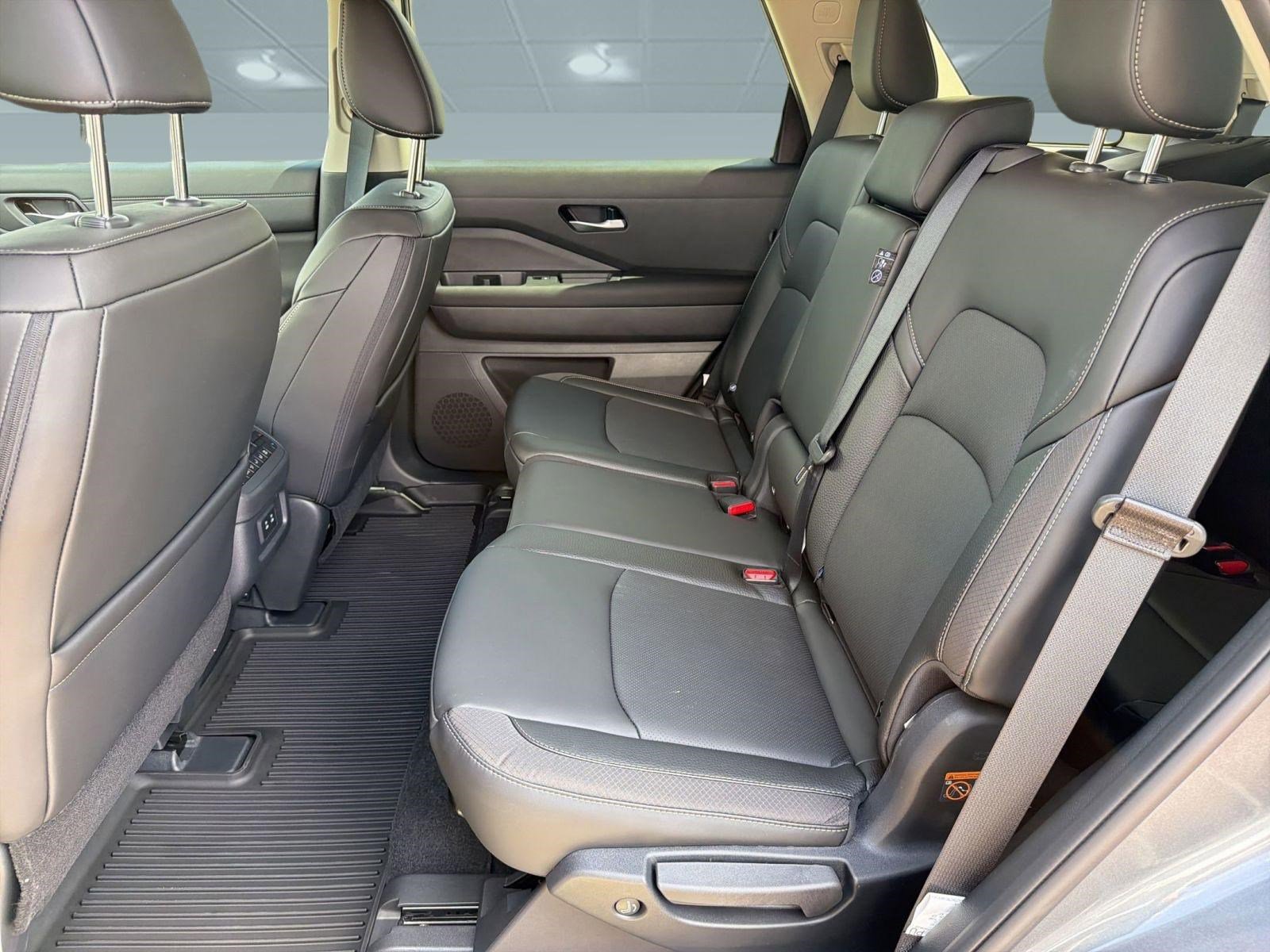 New 2026 Nissan Pathfinder SL image 15