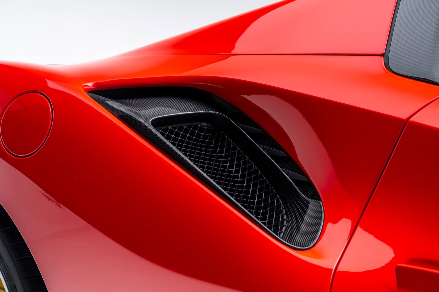 Used 2020 Ferrari 488 Pista Spider image 38