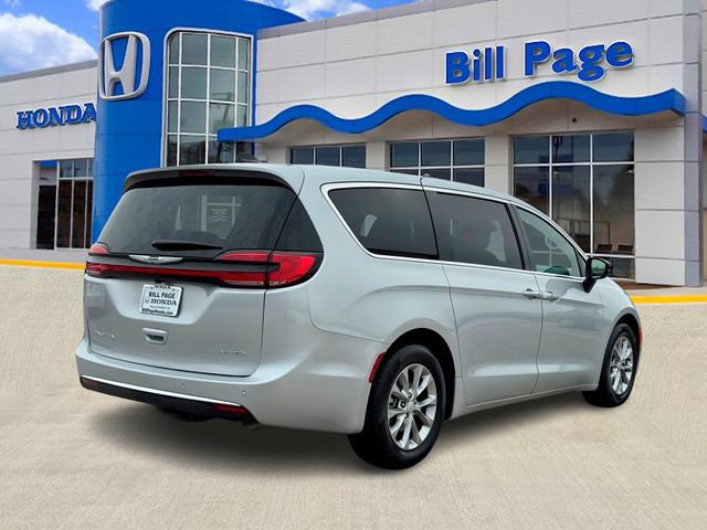 Used 2026 Chrysler Pacifica Limited image 4