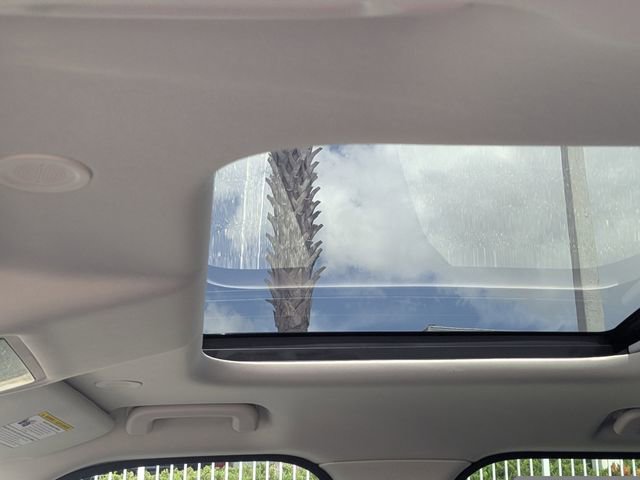 Used 2024 Land Rover Discovery S AWD/4WD image 18