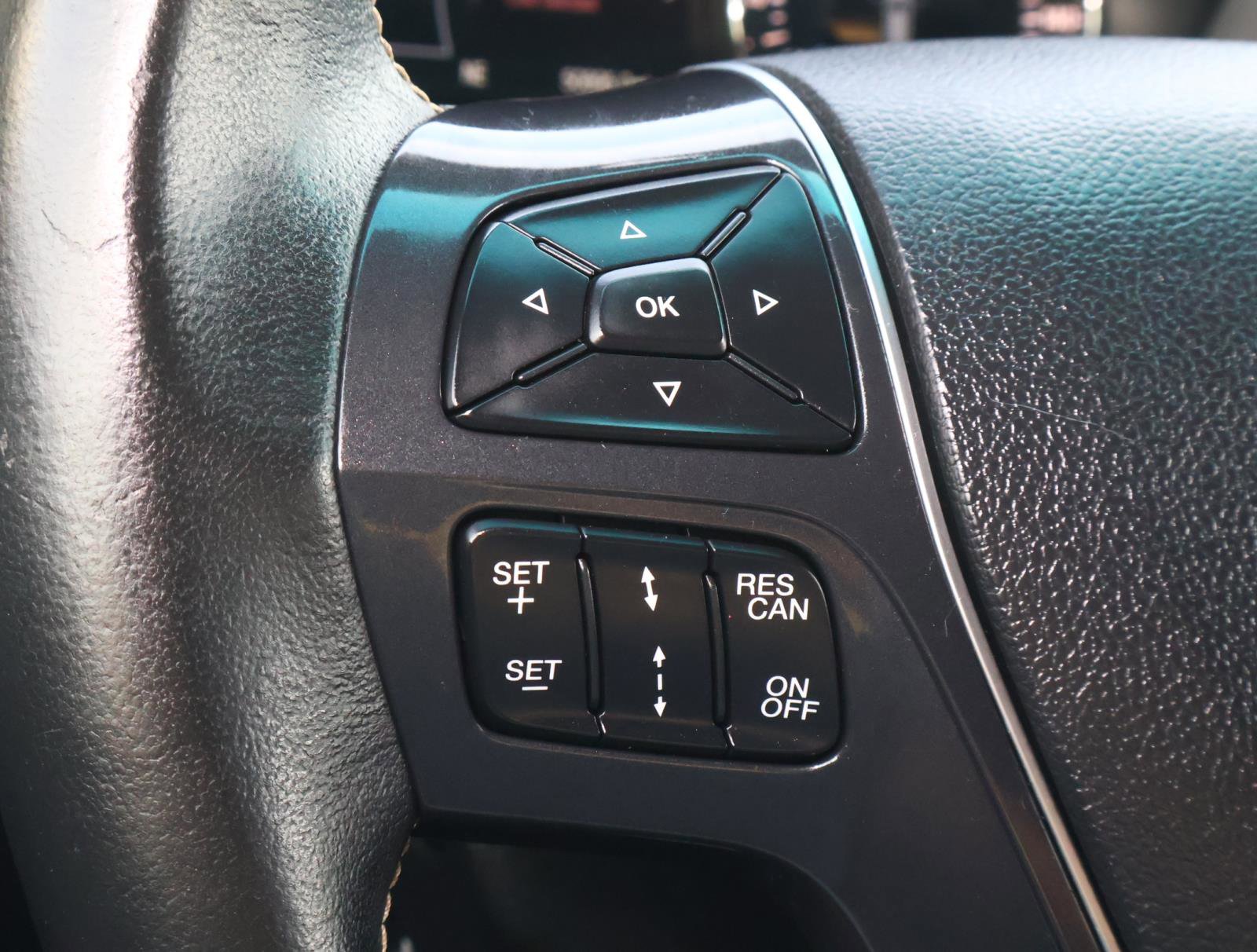 Used 2016 Ford Explorer Platinum image 22