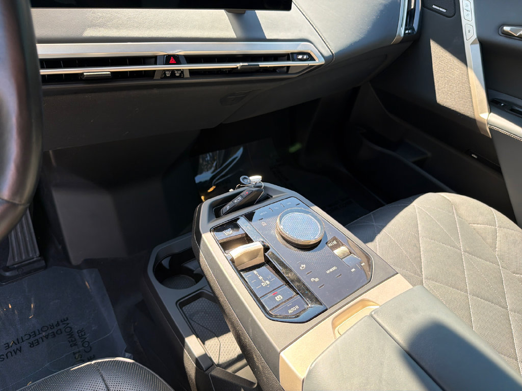Used 2023 BMW iX xDrive50 w/ Sport Package AWD/4WD image 30
