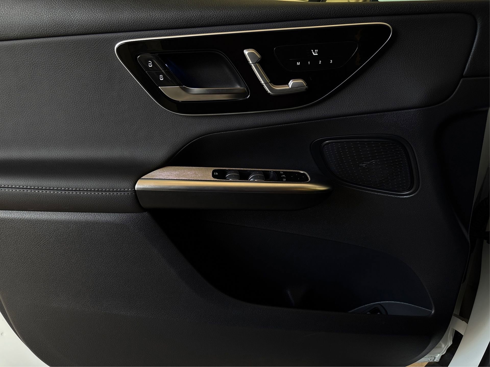 Used 2025 Mercedes-Benz GLC 300 4MATIC image 21