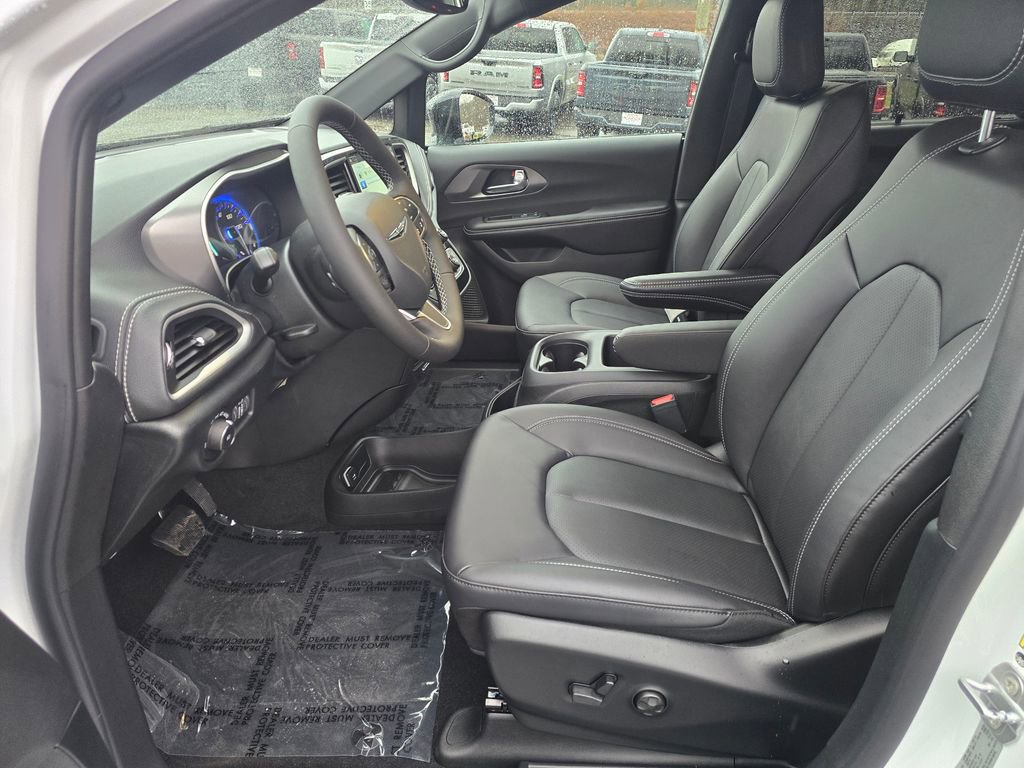 New 2026 Chrysler Pacifica Select image 4
