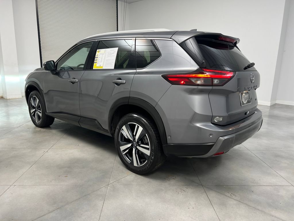 Used 2025 Nissan Rogue SL image 5
