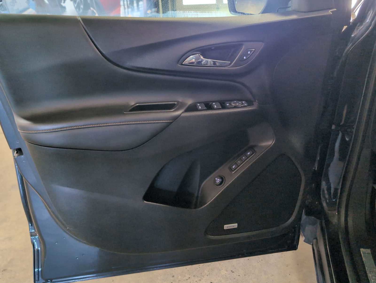 Used 2022 Chevrolet Equinox Premier image 23