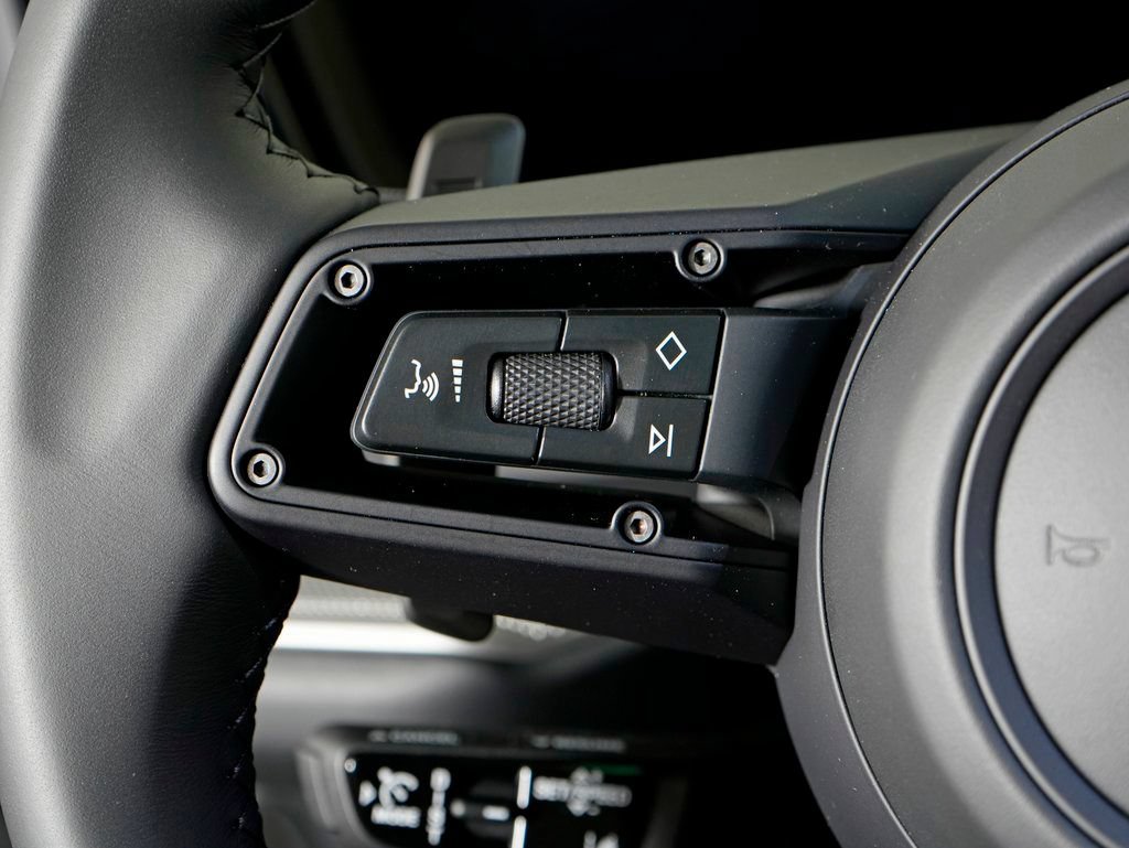 Certified 2026 Porsche Cayenne AWD/4WD image 24
