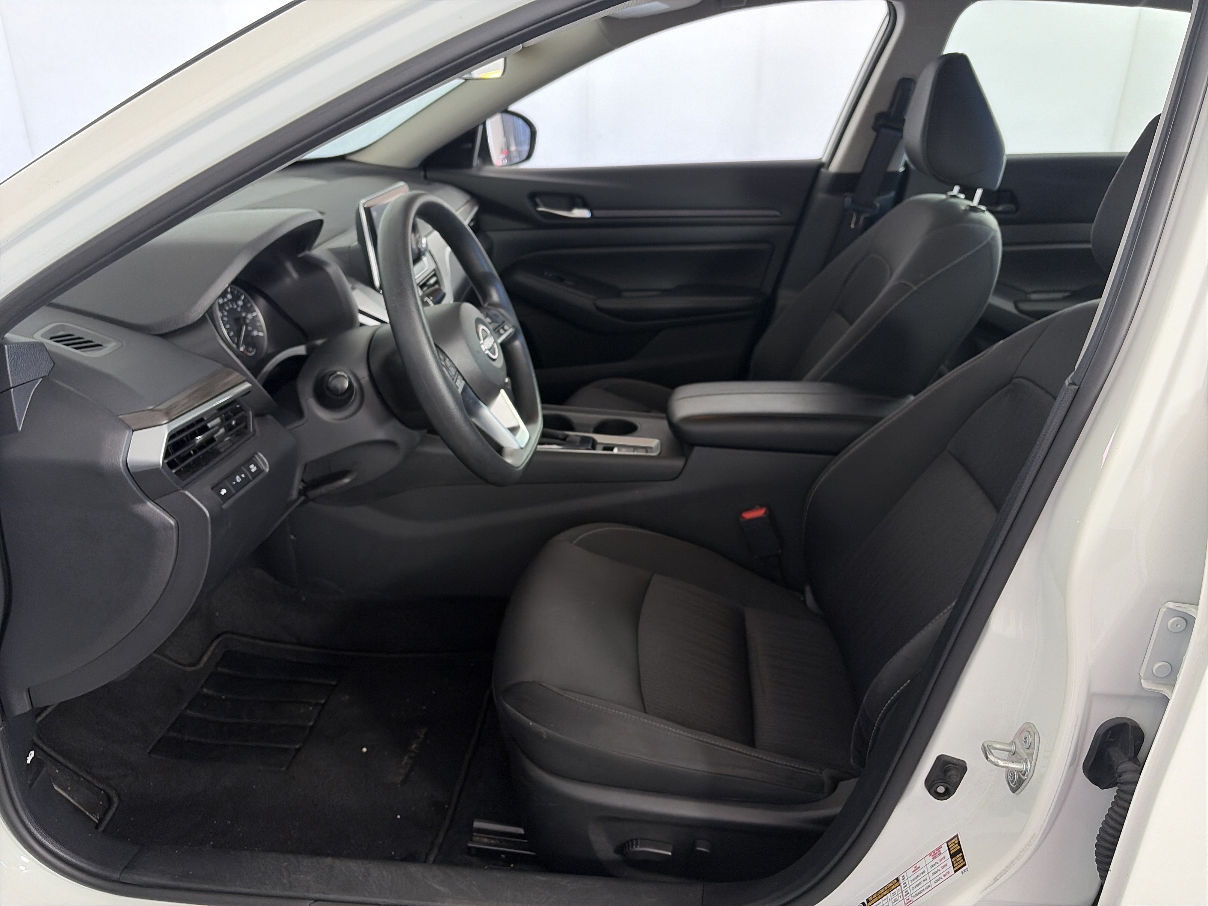 Used 2025 Nissan Altima 2.5 SV AWD/4WD image 6