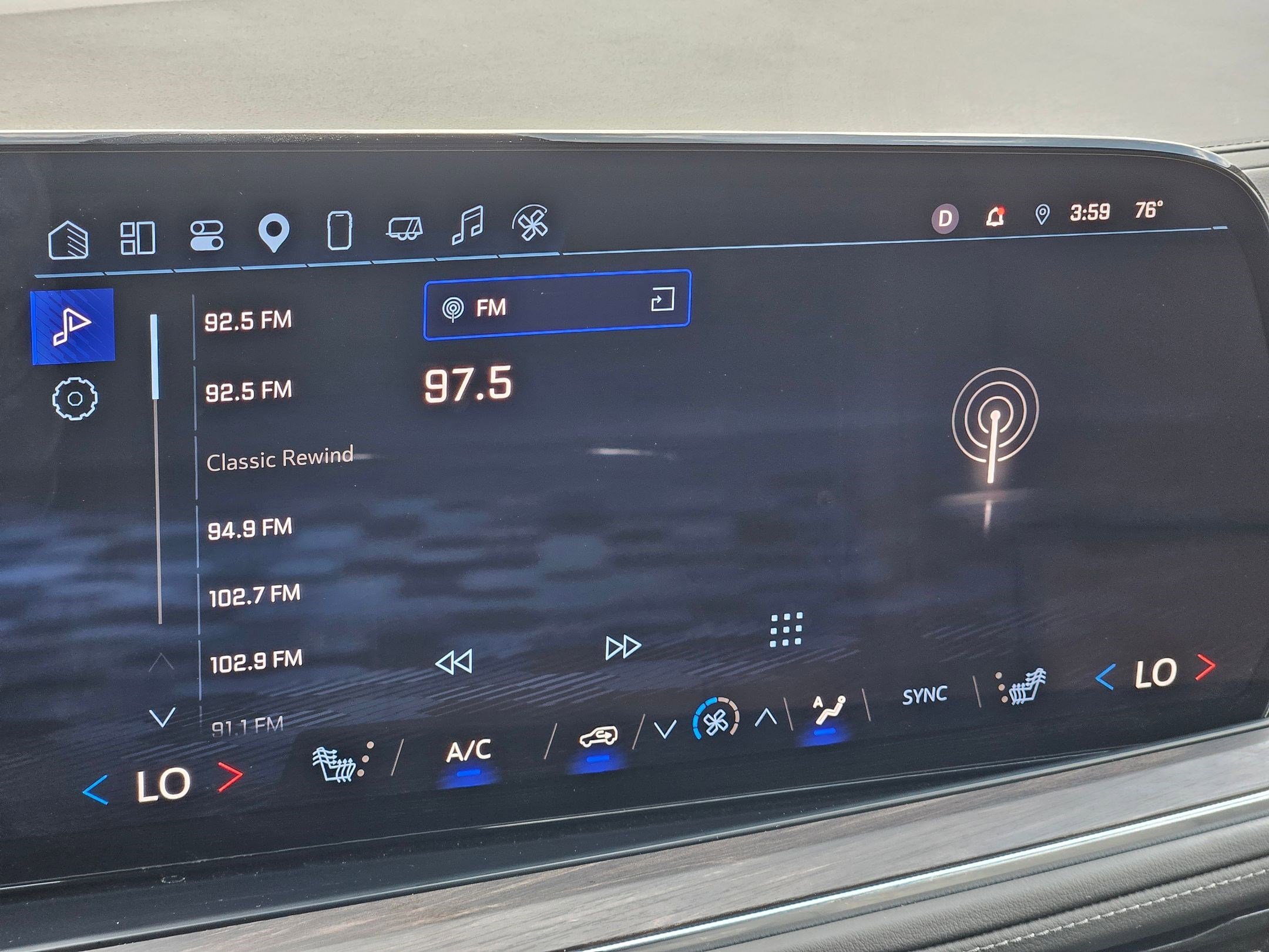 Used 2025 Chevrolet Suburban Z71 AWD/4WD image 24