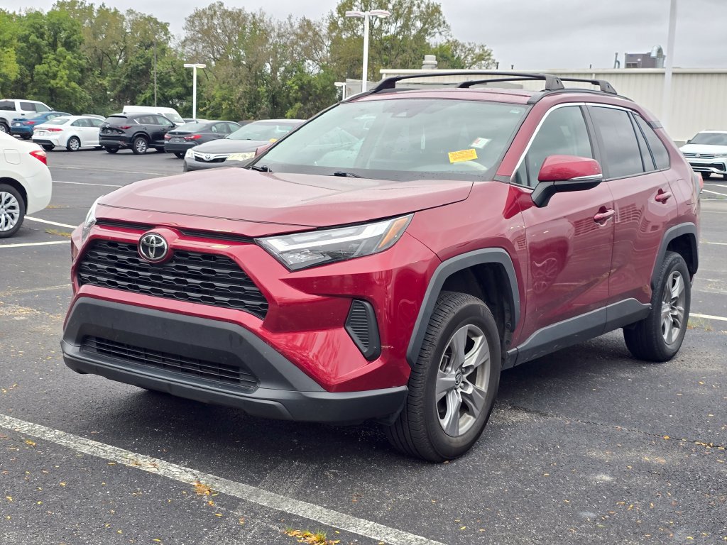 Certified 2022 Toyota RAV4 XLE w/ XLE Grade Weather Package AWD/4WD image 4