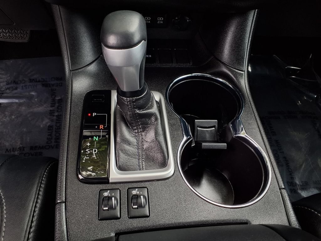 Certified 2018 Toyota Highlander SE FWD image 13